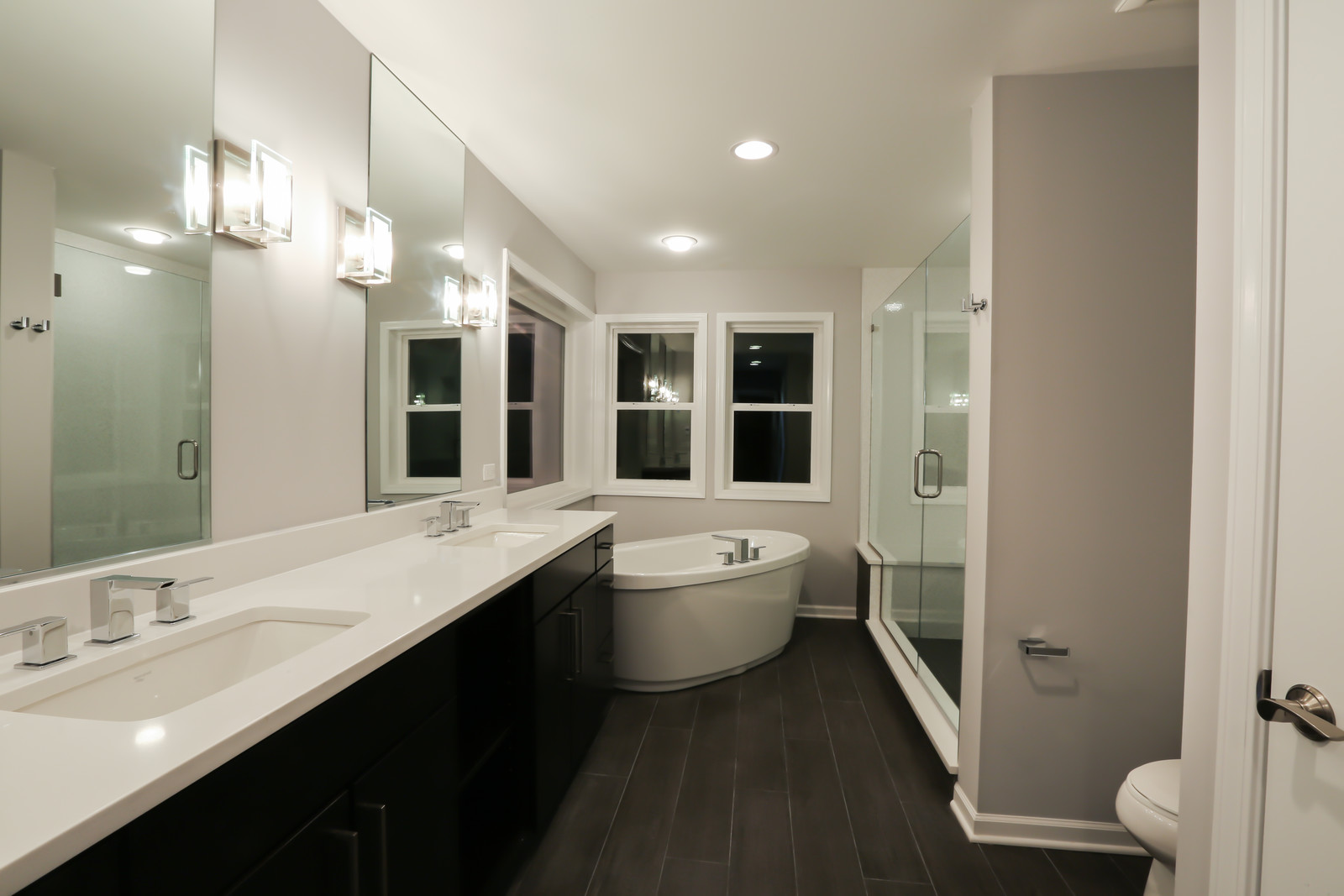 An Image Of New Vinyl Flooring In A Bathroom Put On By Palouse Flooring